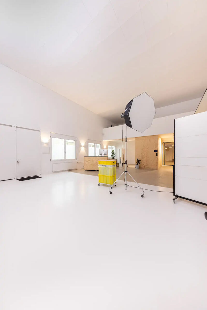 Studio mit Backdrops und Blitz