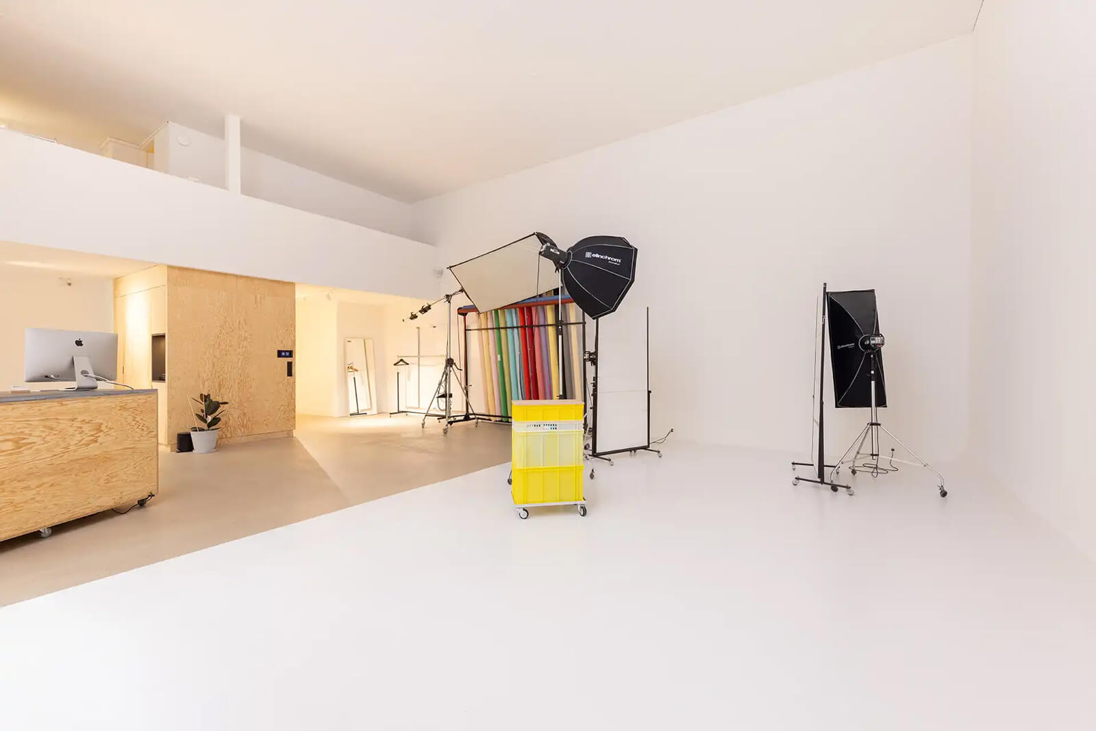 Studio mit Backdrops und Blitz