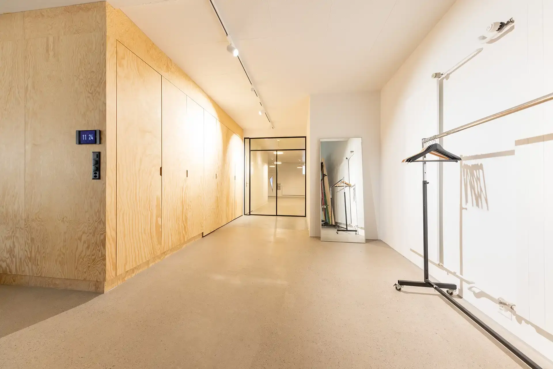 Garderobe und Gang im Fotostudio