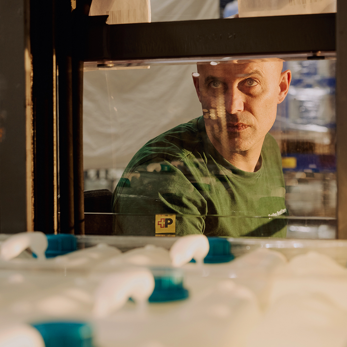 Portrait von Mann bei der Arbeit