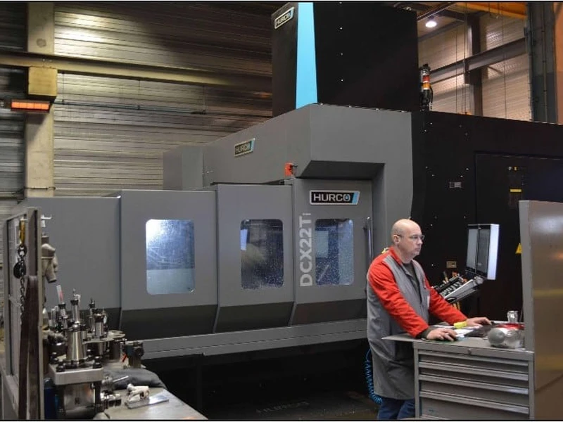 Salariés et locaux de VFE : Fabrication de moules et outillages, Mécanique de précision, Atelier d'usinage, Usinage - Manche