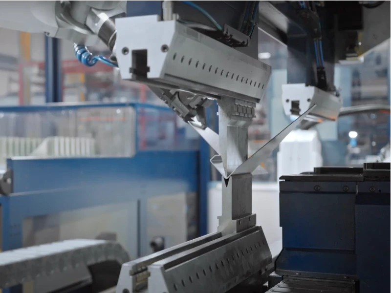 Équipes d'une entreprise de Découpe laser, Découpe jet d'eau, Tôlerie à Évreux, Les Andelys, Bernay