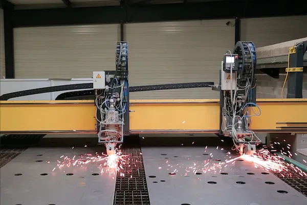 Équipes d'une entreprise de Traitement de surface, Tôlerie, Découpe laser à Besançon, Montbéliard, Pontarlier