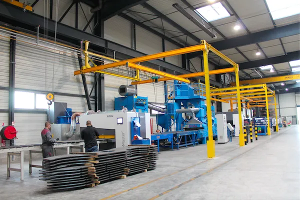 Équipes d'une entreprise de Traitement de surface, Tôlerie, Découpe laser à Besançon, Montbéliard, Pontarlier