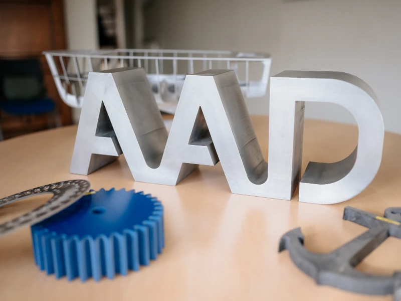 Équipes d'une entreprise de Découpe jet d'eau à La Roche-sur-Yon, Les-Sables-d'Olonne, Fontenay-le-Comte