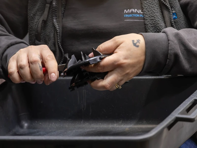 Équipes d'une entreprise de Injection plastique, Fabrication de moules et outillages à Clermont-Ferrand, Ambert, Issoire, Riom, Thiers