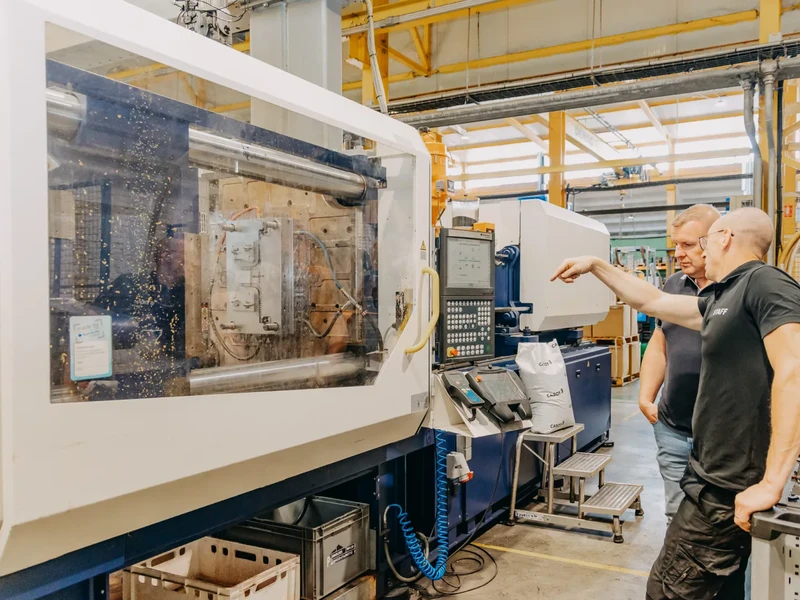 Équipes d'une entreprise de Injection plastique, Fabrication de moules et outillages à Lille, Avesnes-sur-Helpe, Cambrai, Dunkerque, Douai, Valenciennes