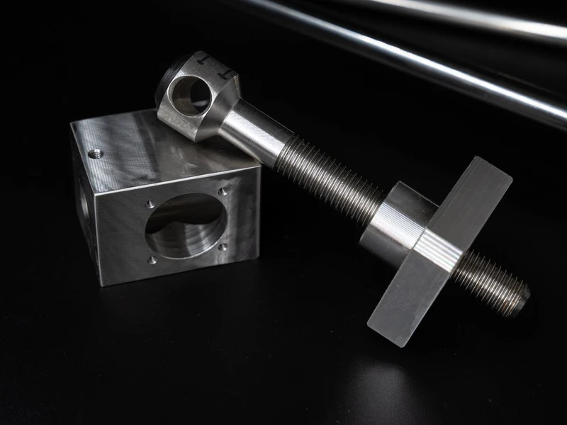 Salariés et locaux de BEAL INOX : Usinage, Mécanique de précision, Atelier d'usinage - Puy-de-Dôme