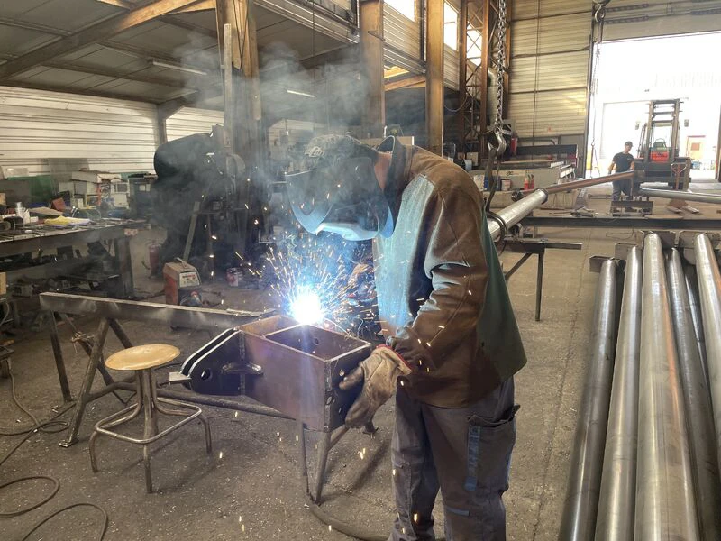 Équipes d'une entreprise de Chaudronnerie, Tôlerie, Mécano-soudure, Tuyauterie à Bourg-en-Bresse, Nantua, Belley, Gex