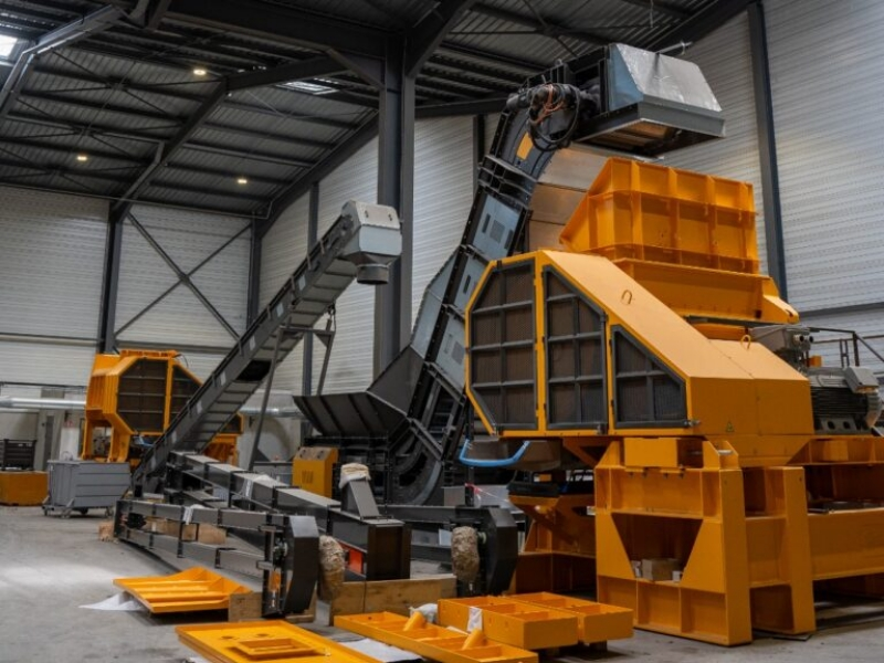 Salariés et locaux de CJMP : Chaudronnerie, Tôlerie, Mécano-soudure, Tuyauterie - Ain