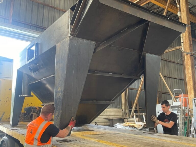 Salariés et locaux de CJMP : Chaudronnerie, Tôlerie, Mécano-soudure, Tuyauterie - Ain