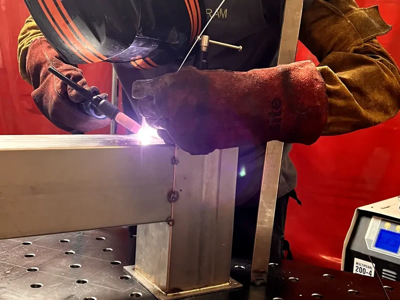 Équipes d'une entreprise de Maintenance industrielle, Mécano-soudure à Lyon, Villefranche-sur-Saône