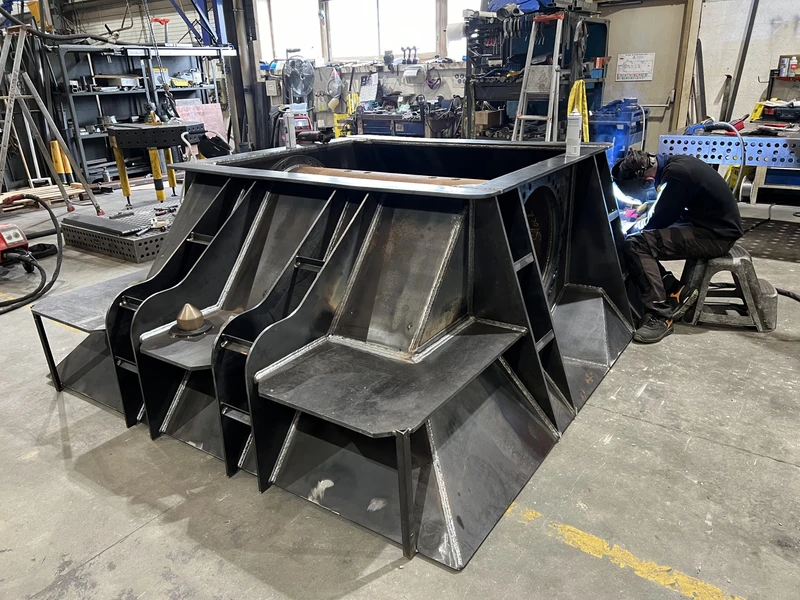 Équipes d'une entreprise de Chaudronnerie, Découpe laser, Usinage, Mécanique de précision, Atelier d'usinage à Angoulême, Cognac, Confolens