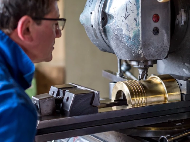 Équipes d'une entreprise de Fabrication de moules et outillages à 