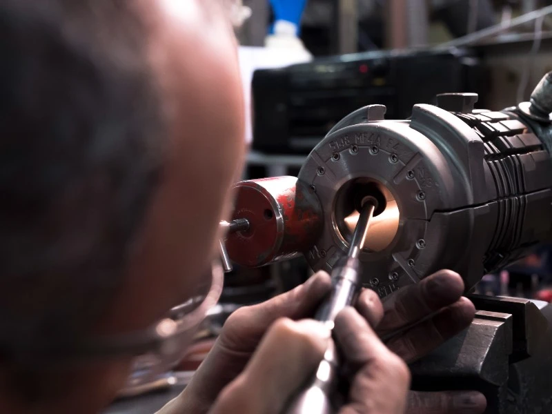 Salariés et locaux de Pharmov : Fabrication de moules et outillages - Loire
