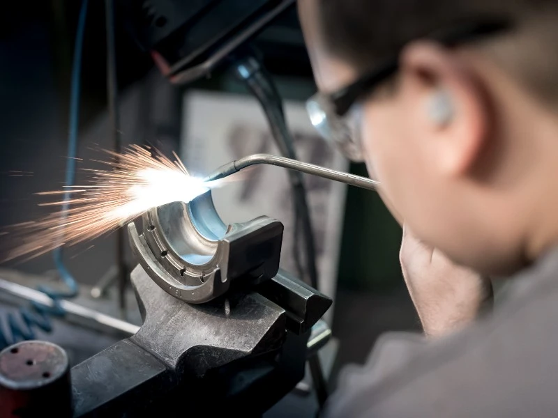 Salariés et locaux de Pharmov : Fabrication de moules et outillages - Loire