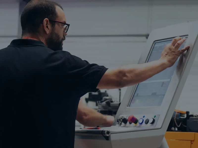 Équipes d'une entreprise de Fabrication de machines, Fabrication de machines spéciales à Épinal, Neufchâteau, Saint-Dié-des-Vosges