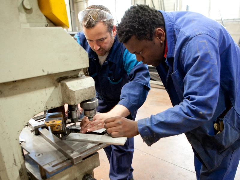 Salariés et locaux de Boost École de production : Usinage - Loiret