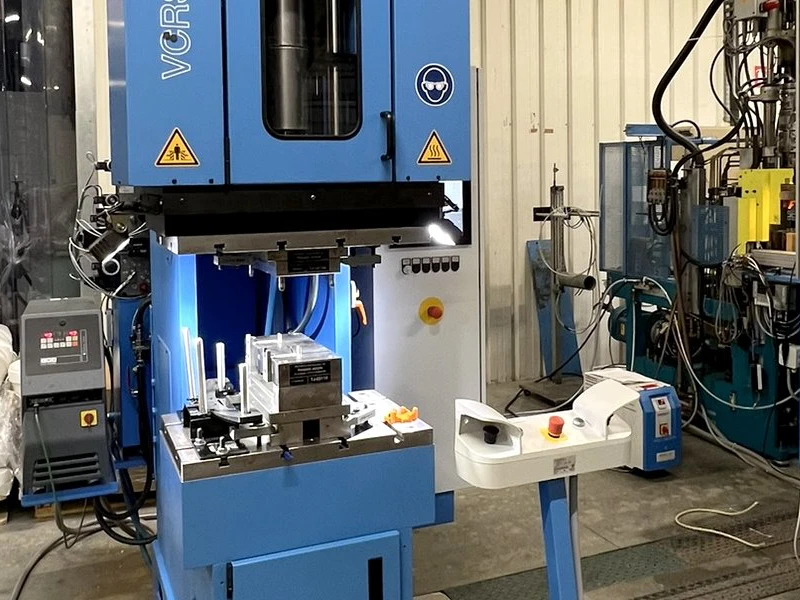 Équipes d'une entreprise de Injection plastique, Extrusion plastique à Clermont-Ferrand, Ambert, Issoire, Riom, Thiers