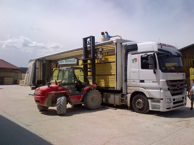 Salariés et locaux de Scierie Renaud : Scierie - Doubs
