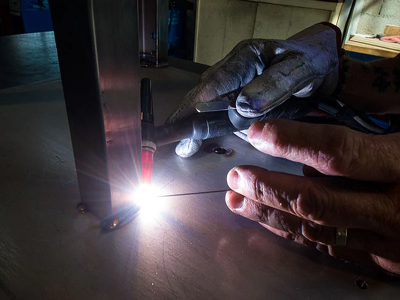 Équipes d'une entreprise de Mécanique de précision, Mécano-soudure, Usinage, Fraisage, Tournage, Atelier d'usinage à Nice, Grasse