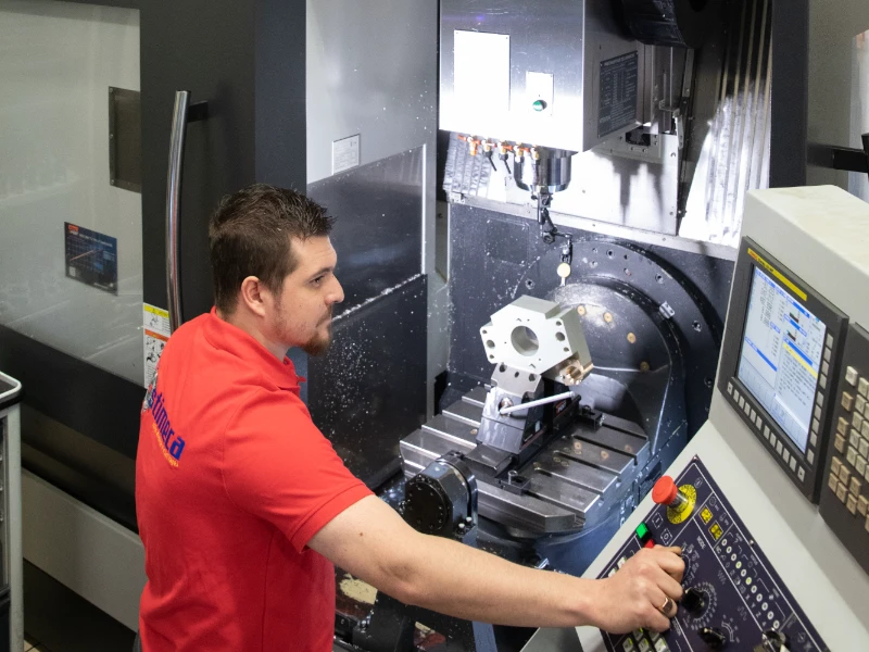 Équipes d'une entreprise de Usinage, Tournage, Fraisage à Mâcon, Autun, Chalon-sur-Saône, Charolles, Louhans