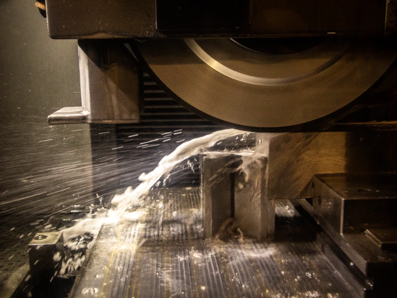 Équipes d'une entreprise de Fabrication de moules et outillages, Carburier à 