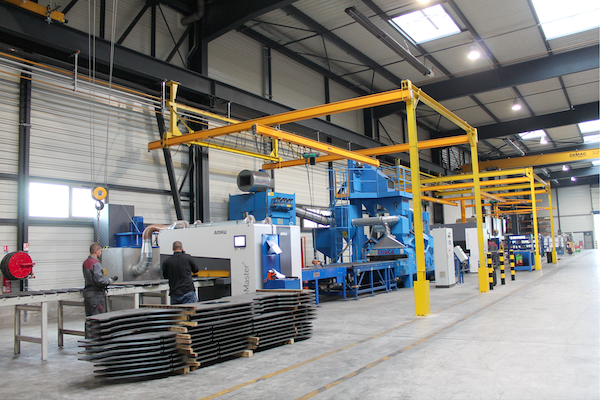 Équipes d'une entreprise de Traitement de surface, Tôlerie, Découpe laser à Besançon, Montbéliard, Pontarlier