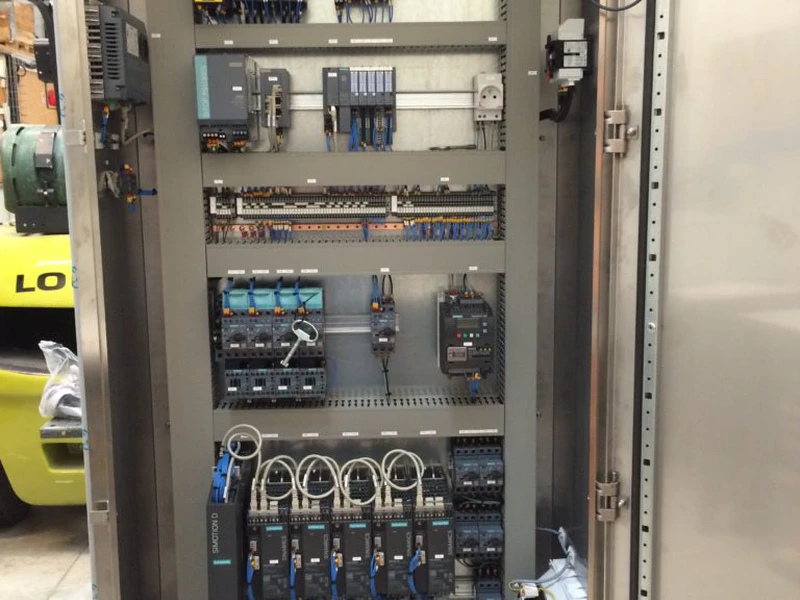 Équipes d'une entreprise de Électricité industrielle, Automatisation industrielle, Fabrication de machines spéciales, Fabrication de machines à Rouen, Dieppe, Le Havre