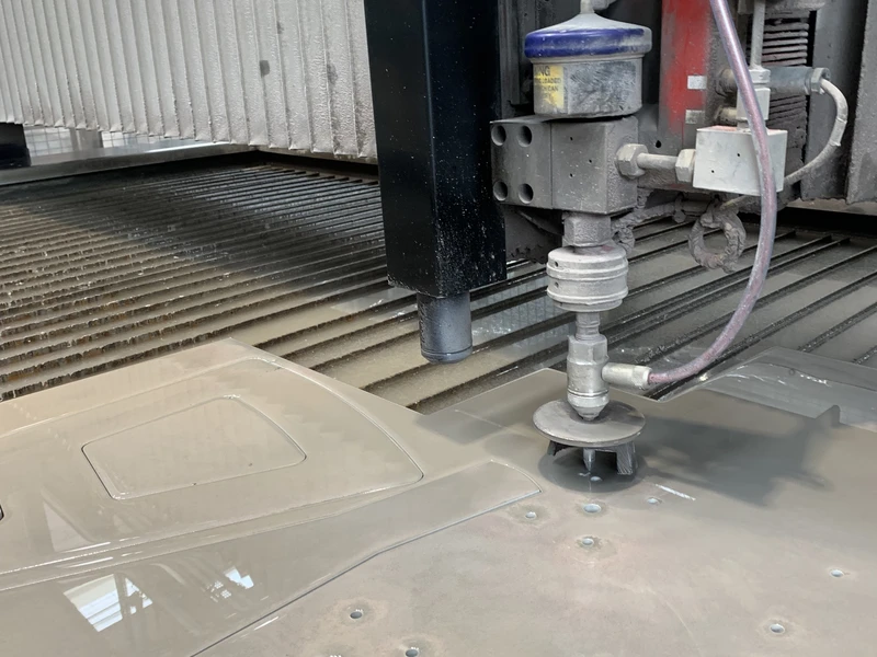 Équipes d'une entreprise de Découpe laser, Découpe jet d'eau à Vannes, Lorient, Pontivy