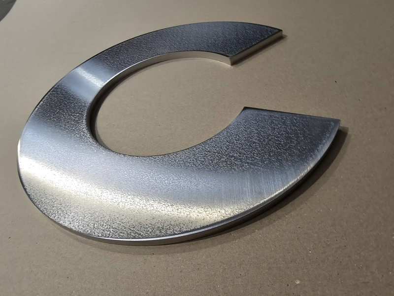 Équipes d'une entreprise de Découpe laser, Découpe jet d'eau à Vannes, Lorient, Pontivy