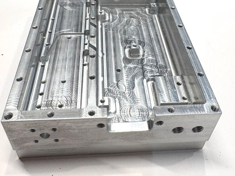 Équipes d'une entreprise de Fraisage, Tournage, Soudure, Mécanique de précision, Usinage, Atelier d'usinage à Bordeaux, Arcachon, Blaye, Langon, Lesparre-Médoc, Libourne