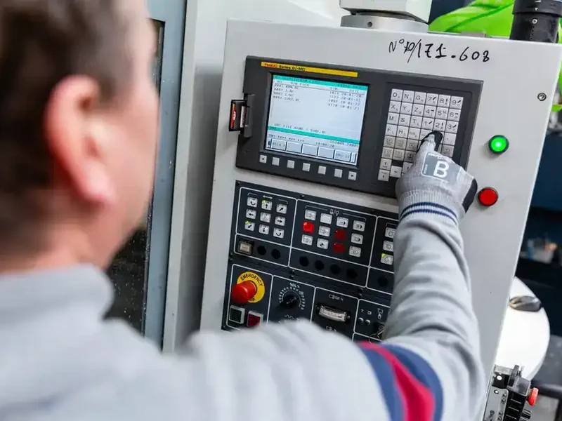 Salariés et locaux de Huyghe modelage : Usinage, Prototypage, Fabrication de moules et outillages, Mécanique de précision, Atelier d'usinage - Nord