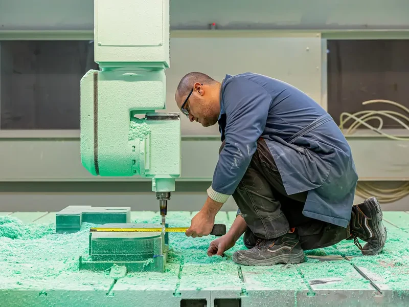 Équipes d'une entreprise de Usinage, Prototypage, Fabrication de moules et outillages, Mécanique de précision, Atelier d'usinage à Lille, Avesnes-sur-Helpe, Cambrai, Dunkerque, Douai, Valenciennes