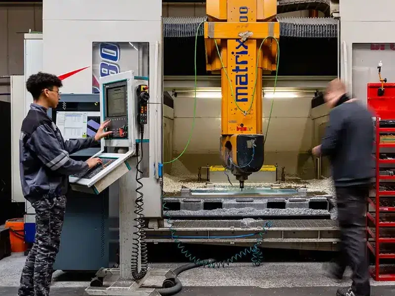 Équipes d'une entreprise de Usinage, Prototypage, Fabrication de moules et outillages, Mécanique de précision, Atelier d'usinage à Lille, Avesnes-sur-Helpe, Cambrai, Dunkerque, Douai, Valenciennes