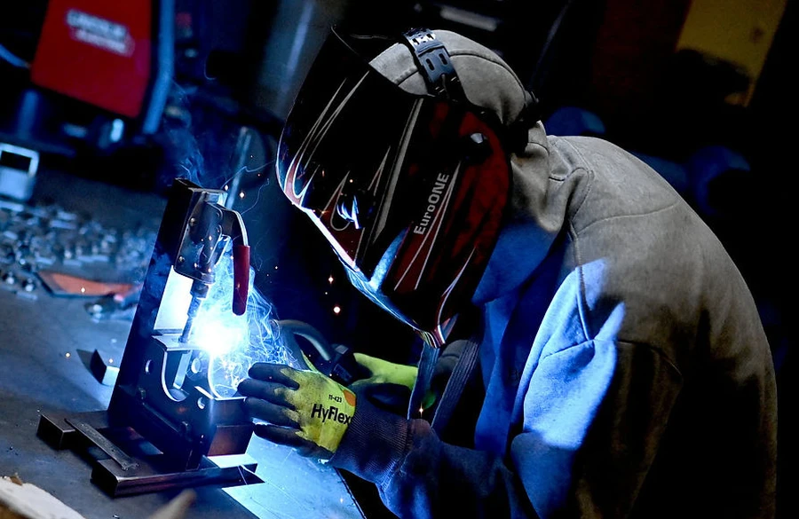 ARCOLE entreprise de Découpe laser, Usinage, Mécanique de précision, Atelier d'usinage, Tôlerie, Fabrication de moules et outillages, Emboutissage Rhône