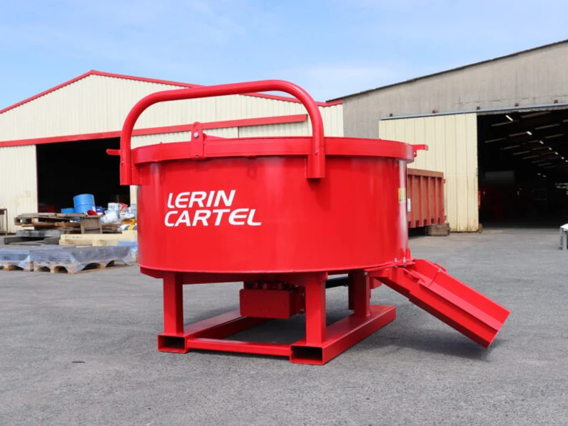 Équipes d'une entreprise de Fabrication de machines, Fabrication de machines spéciales à La Roche-sur-Yon, Les-Sables-d'Olonne, Fontenay-le-Comte