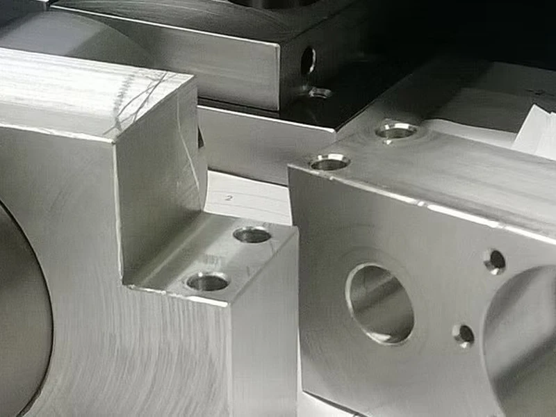 Salariés et locaux de SCG usinage de précision : Mécanique de précision, Fraisage, Tournage, Usinage, Atelier d'usinage - Loire