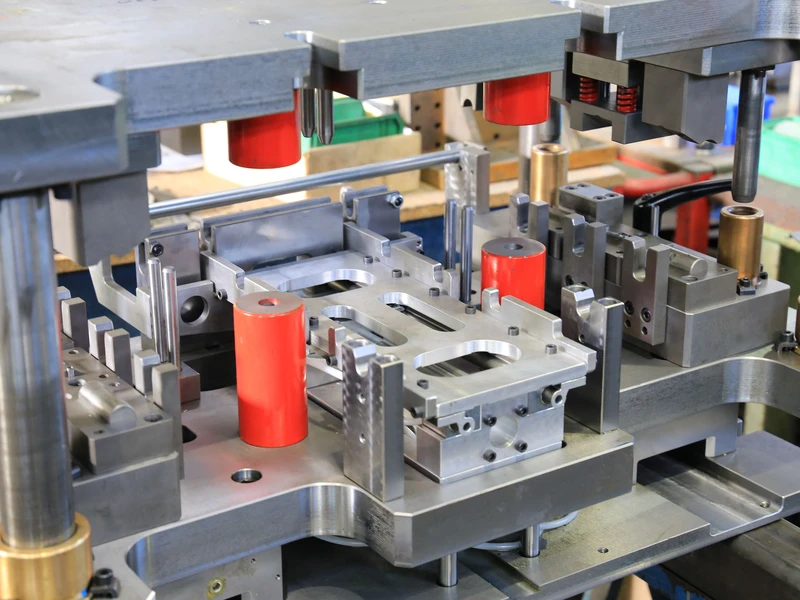 Salariés et locaux de OMS industrie : Fabrication de moules et outillages, Mécanique de précision, Usinage, Atelier d'usinage - Rhône