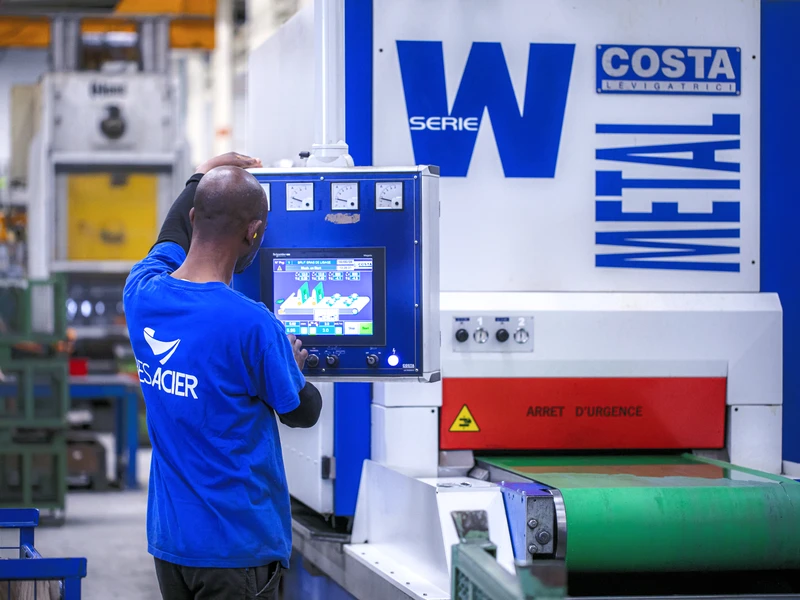 Salariés et locaux de BESACIER : Mécanique de précision, Emboutissage, Usinage, Atelier d'usinage - Rhône