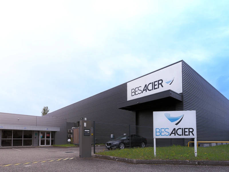 Équipes d'une entreprise de Mécanique de précision, Emboutissage, Usinage, Atelier d'usinage à Lyon, Villefranche-sur-Saône