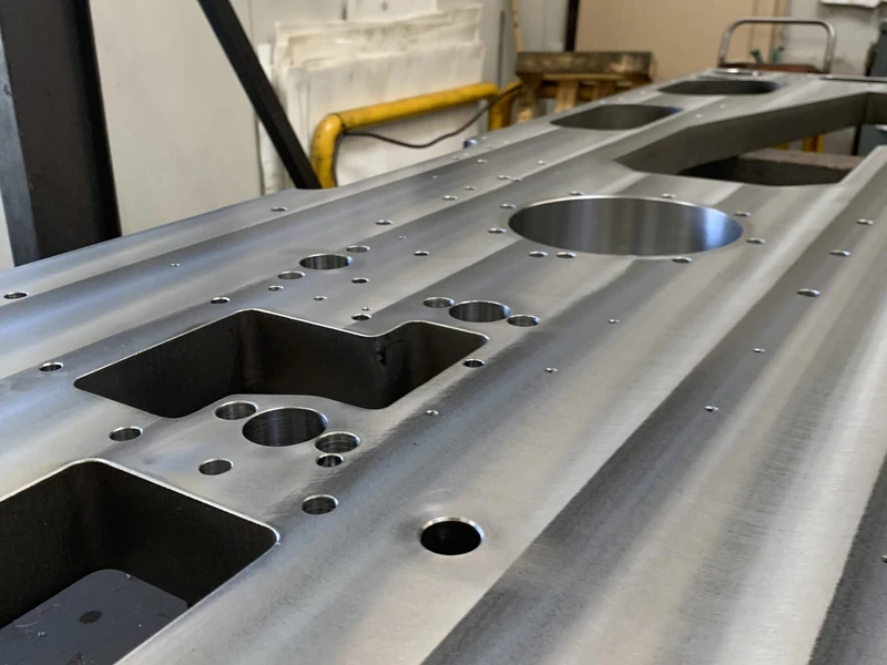 Équipes d'une entreprise de Mécanique de précision, Tournage, Fraisage, Usinage, Atelier d'usinage à Grenoble, Vienne, La Tour du Pin