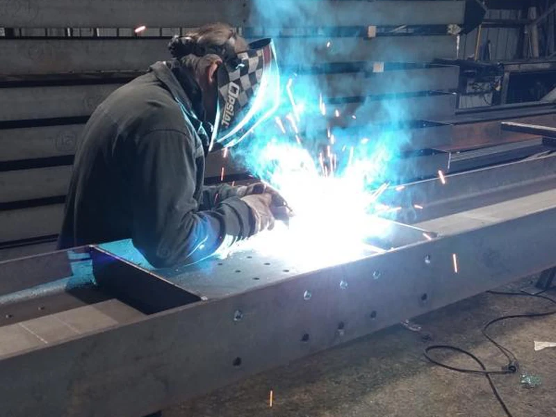 Équipes d'une entreprise de Serrurerie, Métallerie à Caen, Bayeux, Lisieux, Vire