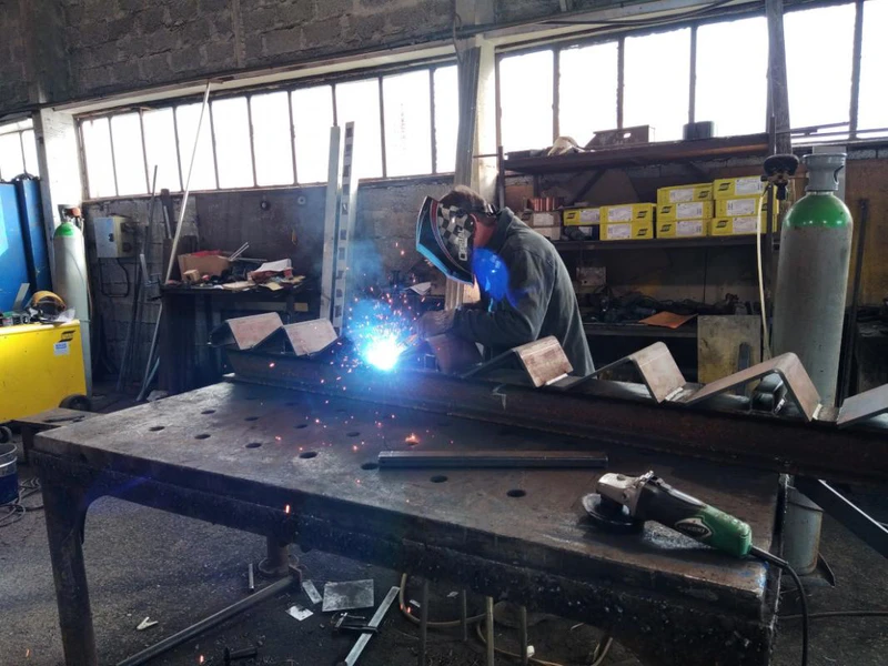 Équipes d'une entreprise de Serrurerie, Métallerie à Caen, Bayeux, Lisieux, Vire