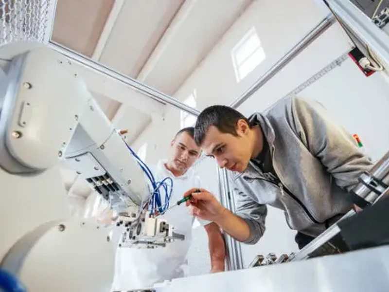Équipes d'une entreprise de Fabrication de machines spéciales, Ingénierie industrielle, Automatisation industrielle, Fabrication de machines à Lille, Avesnes-sur-Helpe, Cambrai, Dunkerque, Douai, Valenciennes