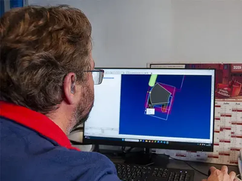 Équipes d'une entreprise de Décolletage, Tournage, Fraisage, Usinage, Mécanique de précision, Atelier d'usinage à Rouen, Dieppe, Le Havre