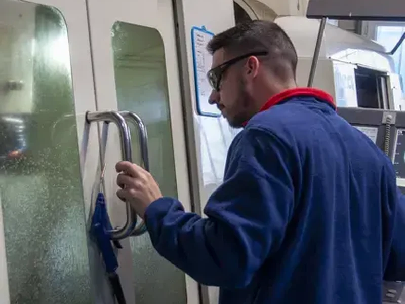 Équipes d'une entreprise de Décolletage, Tournage, Fraisage, Usinage, Mécanique de précision, Atelier d'usinage à Rouen, Dieppe, Le Havre