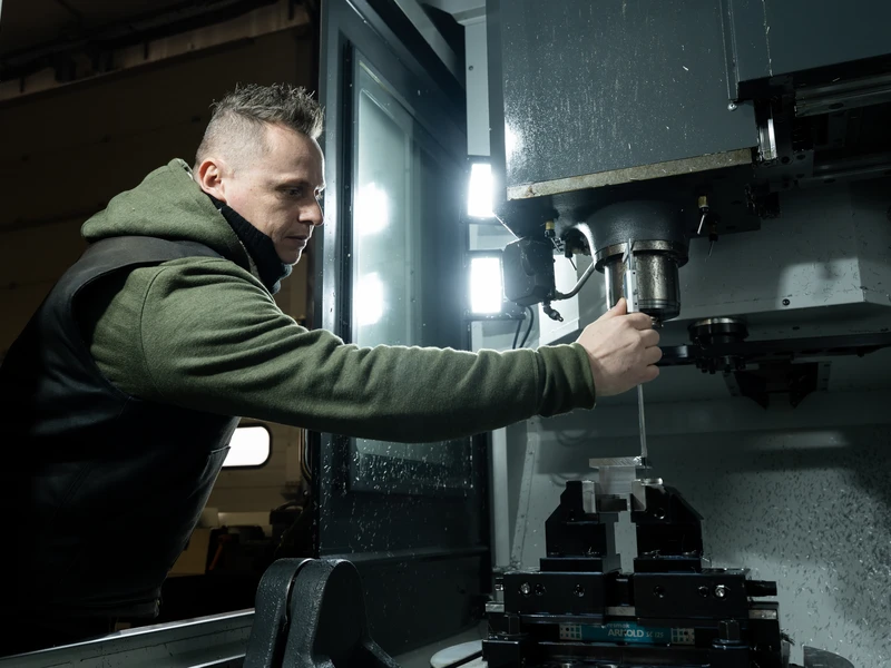 Équipes d'une entreprise de Mécanique de précision, Impression 3D, Usinage, Atelier d'usinage à Nice, Grasse