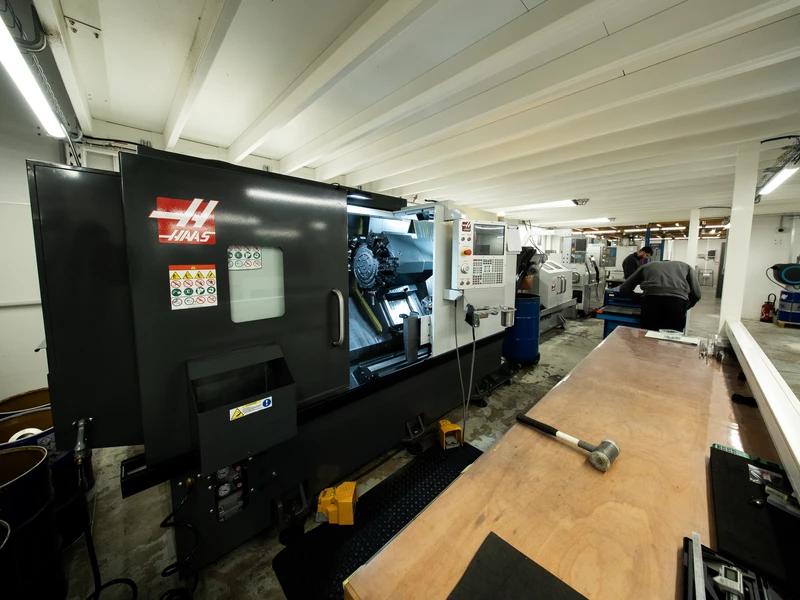 Équipes d'une entreprise de Mécanique de précision, Impression 3D, Usinage, Atelier d'usinage à Nice, Grasse