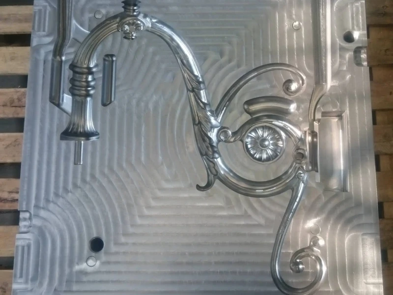 Salariés et locaux de SOCIETE KUREDJIAN : Fabrication de moules et outillages - Rhône